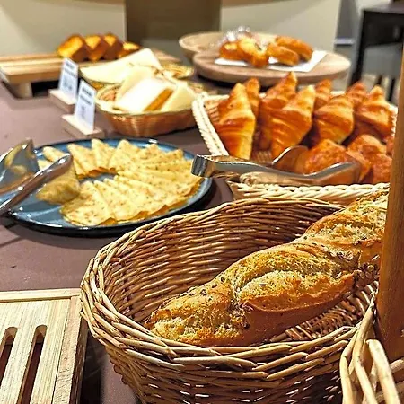 船级避风港布里特酒店